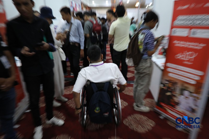 Pemerintah kembali menggelar bursa kerja Jakarta Selatan Career Fest &amp; Bazaar 2026 untuk mempertemukan pencari kerja dengan perusahaan yang sedang membuka lowongan. Job fair secara luring digelar pada 7-8 Juli 2026 di Gedung Nyi Ageng Serang, Setiabudi, Jakarta, Selasa (7/7/2026). (CNBC Indonesia/Tri Susilo)