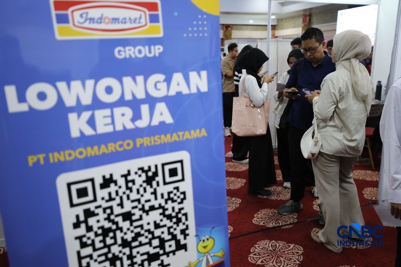 Pemerintah kembali menggelar bursa kerja Jakarta Selatan Career Fest &amp; Bazaar 2026 untuk mempertemukan pencari kerja dengan perusahaan yang sedang membuka lowongan. Job fair secara luring digelar pada 7-8 Juli 2026 di Gedung Nyi Ageng Serang, Setiabudi, Jakarta, Selasa (7/7/2026). (CNBC Indonesia/Tri Susilo)
