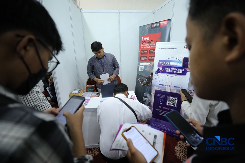 Pemerintah kembali menggelar bursa kerja Jakarta Selatan Career Fest &amp; Bazaar 2026 untuk mempertemukan pencari kerja dengan perusahaan yang sedang membuka lowongan. Job fair secara luring digelar pada 7-8 Juli 2026 di Gedung Nyi Ageng Serang, Setiabudi, Jakarta, Selasa (7/7/2026). (CNBC Indonesia/Tri Susilo)