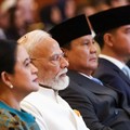 Perdana Menteri India Narendra Modi, duduk bersama Ketua Dewan Perwakilan Rakyat (DPR) Puan Maharani, Presiden Indonesia Prabowo Subianto, Wakil Presiden Gibran Rakabuming Raka, dan Ketua Majelis Permusyawaratan Rakyat (MPR) Ahmad Muzani, dalam kunju