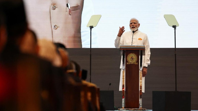Perdana Menteri India Narendra Modi menyampaikan pidatonya saat kunjungannya ke gedung Parlemen Indonesia di Jakarta, Indonesia, 7 Juli 2026. (REUTERS/Willy Kurniawan)