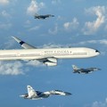 Pesawat yang membawa PM India dikawal secara khusus oleh 3 pesawat tempur F-16 dan 2 pesawat tempur Sukhoi saat memasuki wilayah udara Indonesia. (Dok Sekretariat.Kabinet)