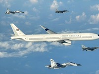 Pesawat yang membawa PM India dikawal secara khusus oleh 3 pesawat tempur F-16 dan 2 pesawat tempur Sukhoi saat memasuki wilayah udara Indonesia. (Dok Sekretariat.Kabinet)