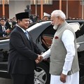Pesawat yang membawa PM India dikawal secara khusus oleh 3 pesawat tempur F-16 dan 2 pesawat tempur Sukhoi saat memasuki wilayah udara Indonesia. (Dok Sekretariat.Kabinet)