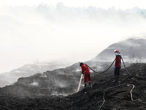 BNPB Gunakan Metode Khusus untuk Padamkan Api di TPA Jatiwaringin