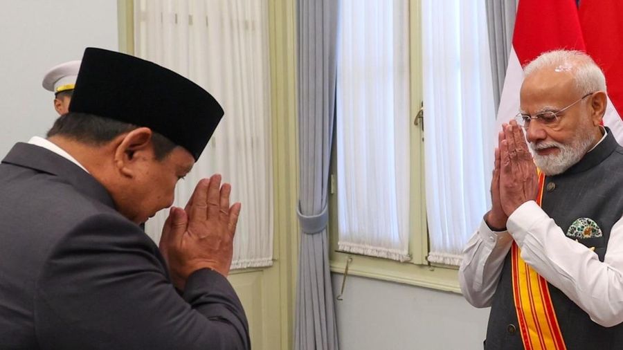 Presiden RI Prabowo Subianto menganugerahkan tanda kehormatan tertinggi, Bintang Republik Indonesia Adipurna, kepada Perdana Menteri India Narendra Modi di Istana Merdeka, Jakarta, Selasa, (7/7/2026). (Instagram/narendramodi)