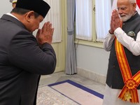 Presiden RI Prabowo Subianto menganugerahkan tanda kehormatan tertinggi, Bintang Republik Indonesia Adipurna, kepada Perdana Menteri India Narendra Modi di Istana Merdeka, Jakarta, Selasa, (7/7/2026). (Instagram/narendramodi)