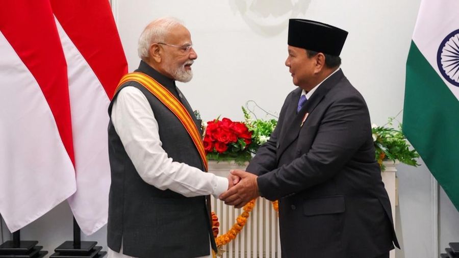 Presiden RI Prabowo Subianto menganugerahkan tanda kehormatan tertinggi, Bintang Republik Indonesia Adipurna, kepada Perdana Menteri India Narendra Modi di Istana Merdeka, Jakarta, Selasa, (7/7/2026). (Instagram/narendramodi)