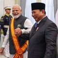 Presiden RI Prabowo Subianto menganugerahkan tanda kehormatan tertinggi, Bintang Republik Indonesia Adipurna, kepada Perdana Menteri India Narendra Modi di Istana Merdeka, Jakarta, Selasa, (7/7/2026). (Instagram/narendramodi)