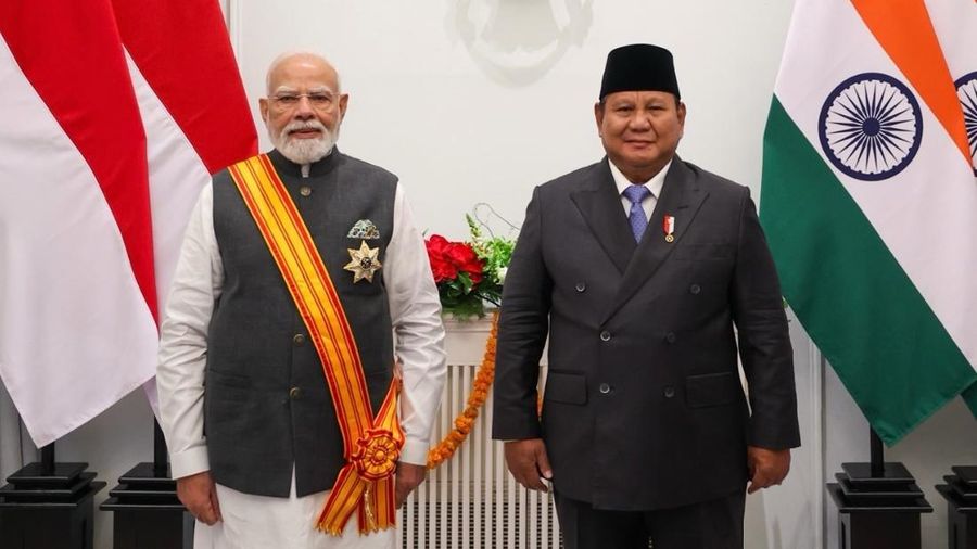 Presiden RI Prabowo Subianto menganugerahkan tanda kehormatan tertinggi, Bintang Republik Indonesia Adipurna, kepada Perdana Menteri India Narendra Modi di Istana Merdeka, Jakarta, Selasa, (7/7/2026). (Instagram/narendramodi)