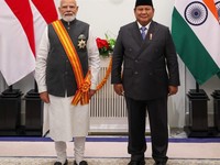 Presiden RI Prabowo Subianto menganugerahkan tanda kehormatan tertinggi, Bintang Republik Indonesia Adipurna, kepada Perdana Menteri India Narendra Modi di Istana Merdeka, Jakarta, Selasa, (7/7/2026). (Instagram/narendramodi)
