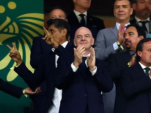 Terpopuler: Bos FIFA Terbang Maraton Selama Pildun, Setara 2,5 Kali Keliling Bumi