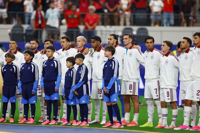 Soccer Football - FIFA World Cup 2026 - Round of 16 - Portugal v Spain - Dallas Stadium, Arlington, Texas, U.S. - July 6, 2026 Spain players celebrate after the match as Portugal players look dejected following their elimination from the World Cup REUTERS/Issei Kato