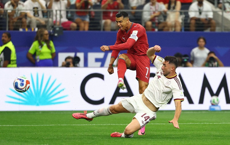 Soccer Football - FIFA World Cup 2026 - Round of 16 - Portugal v Spain - Dallas Stadium, Arlington, Texas, U.S. - July 6, 2026 Spain players celebrate after the match as Portugal players look dejected following their elimination from the World Cup REUTERS/Issei Kato