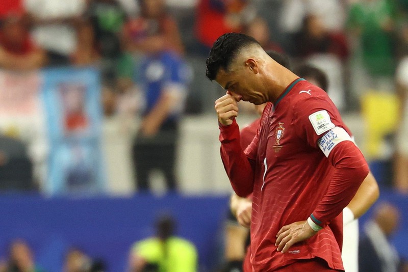Soccer Football - FIFA World Cup 2026 - Round of 16 - Portugal v Spain - Dallas Stadium, Arlington, Texas, U.S. - July 6, 2026 Spain players celebrate after the match as Portugal players look dejected following their elimination from the World Cup REUTERS/Issei Kato