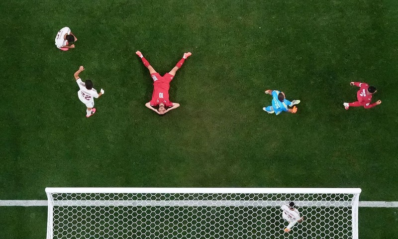Soccer Football - FIFA World Cup 2026 - Round of 16 - Portugal v Spain - Dallas Stadium, Arlington, Texas, U.S. - July 6, 2026 Spain players celebrate after the match as Portugal players look dejected following their elimination from the World Cup REUTERS/Issei Kato