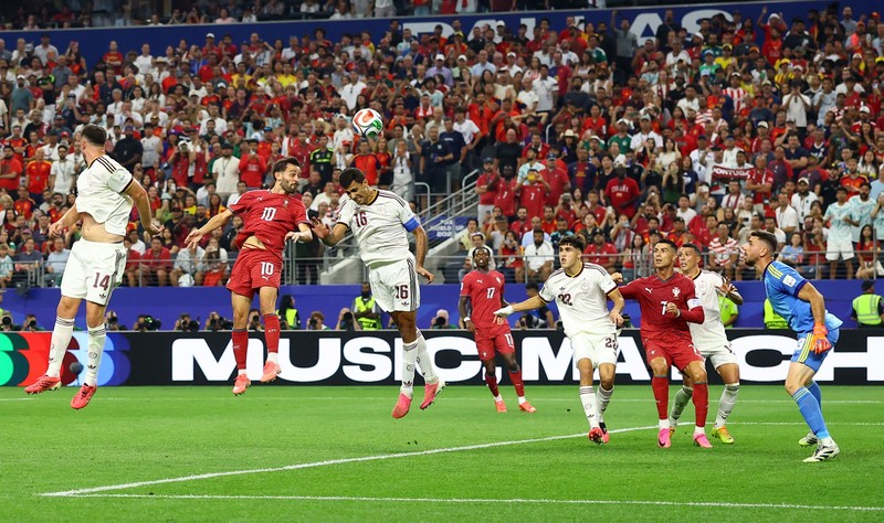 Soccer Football - FIFA World Cup 2026 - Round of 16 - Portugal v Spain - Dallas Stadium, Arlington, Texas, U.S. - July 6, 2026 Spain players celebrate after the match as Portugal players look dejected following their elimination from the World Cup REUTERS/Issei Kato