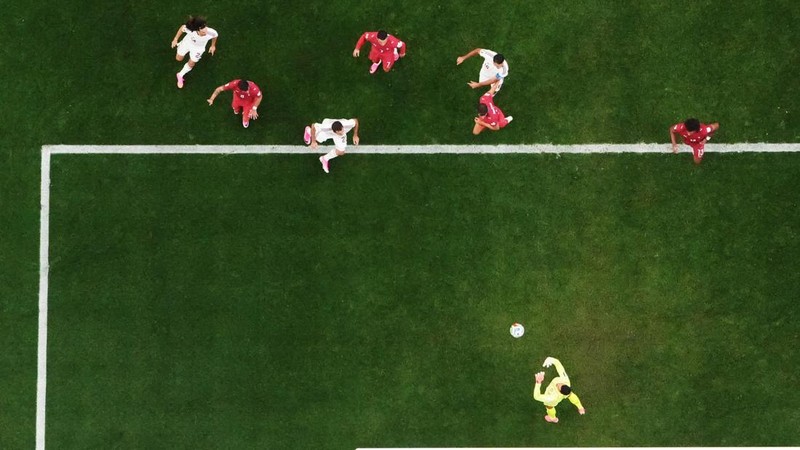 Soccer Football - FIFA World Cup 2026 - Round of 16 - Portugal v Spain - Dallas Stadium, Arlington, Texas, U.S. - July 6, 2026 Spain's Lamine Yamal has his free kick saved by Portugal's Diogo Costa REUTERS/Kai Pfaffenbach
