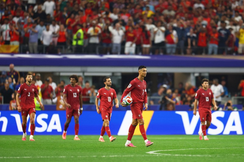 Soccer Football - FIFA World Cup 2026 - Round of 16 - Portugal v Spain - Dallas Stadium, Arlington, Texas, U.S. - July 6, 2026 Spain players celebrate after the match as Portugal players look dejected following their elimination from the World Cup REUTERS/Issei Kato