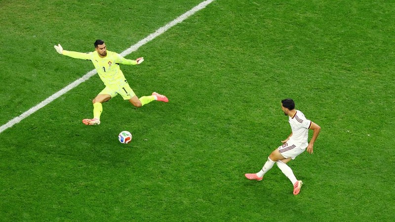 SOCCER-WORLDCUP-POR-ESP/