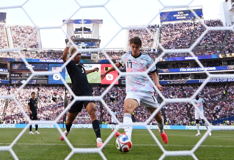 Soccer Football - FIFA World Cup 2026 - Round of 16 - United States v Belgium - Seattle Stadium, Seattle, Washington, U.S. - July 6, 2026 Belgium's Charles De Ketelaere celebrates scoring their first goal with teammates IMAGN IMAGES via Reuters/Blake Dahlin