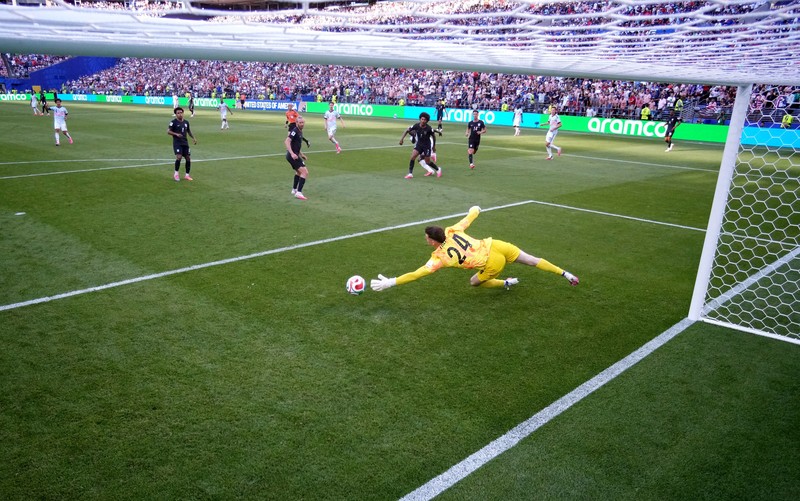 Soccer Football - FIFA World Cup 2026 - Round of 16 - United States v Belgium - Seattle Stadium, Seattle, Washington, U.S. - July 6, 2026 Belgium's Charles De Ketelaere celebrates scoring their first goal with teammates IMAGN IMAGES via Reuters/Blake Dahlin
