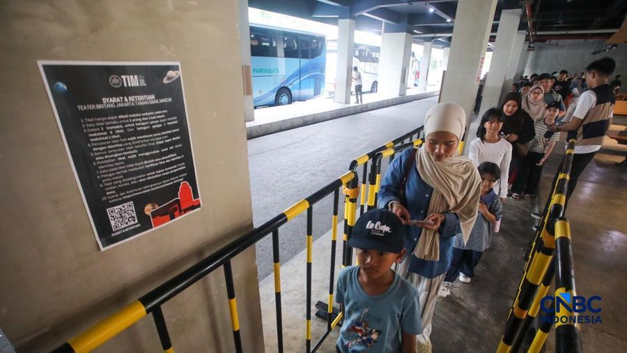 Suasana kunjungan saat libur sekolah di Planetarium Taman Ismail Marzuki (TIM), Jakarta, Selasa (7/7/2026).