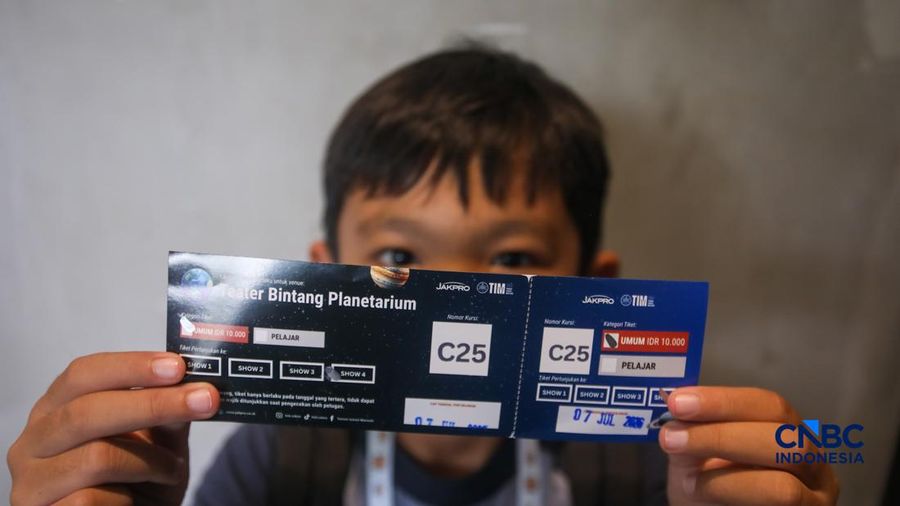 Suasana kunjungan saat libur sekolah di Planetarium Taman Ismail Marzuki (TIM), Jakarta, Selasa (7/7/2026).