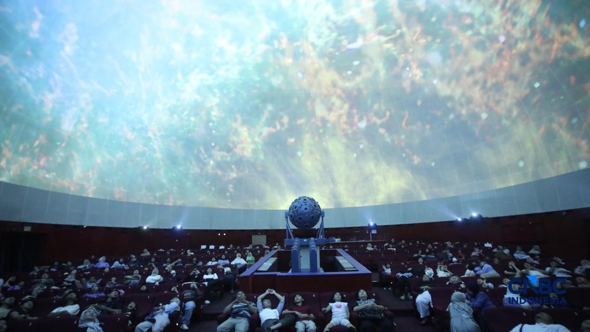 Cuma Rp10 Ribu! Potret Planetarium TIM Diserbu Saat Libur Sekolah