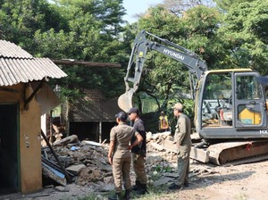 103 Bangunan Liar Picu Banjir di Ciseeng Bogor Dibongkar Petugas