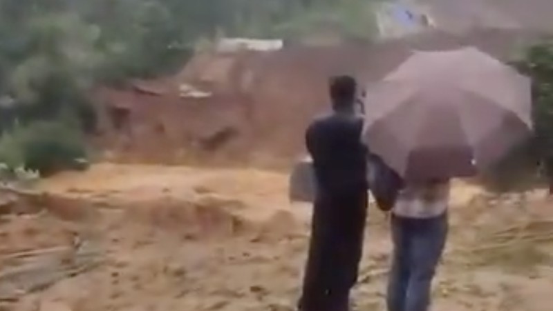 Hujan deras yang mengguyur negara bagian Kerala, India, memicu longsor besar di Distrik Wayanad pada Selasa (7/7/2026), yang menewaskan sedikitnya lima orang.