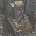 Komisi darurat di Kota New York mengevakuasi sebuah gedung pencakar langit yang sedang direnovasi di kawasan Manhattan setelah dua kolom penyangga mengalami kerusakan, sehingga bangunan tersebut sempat dikhawatirkan berisiko runtuh pada Selasa (7/7/2