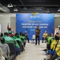 Menteri UMKM Maman Abdurrahman saat bertemu asosiasi pengemudi ojol dari GrabBike, Gojek, hingga Maxim di Kantor Kementerian UMKM di Jakarta, Rabu (8/7/2026). (CNBC Indonesia/Intan Rakhmayanti)