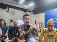 Menteri UMKM Maman Abdurrahman saat bertemu asosiasi pengemudi ojol dari GrabBike, Gojek, hingga Maxim di Kantor Kementerian UMKM di Jakarta, Rabu (8/7/2026). (CNBC Indonesia/Intan Rakhmayanti)