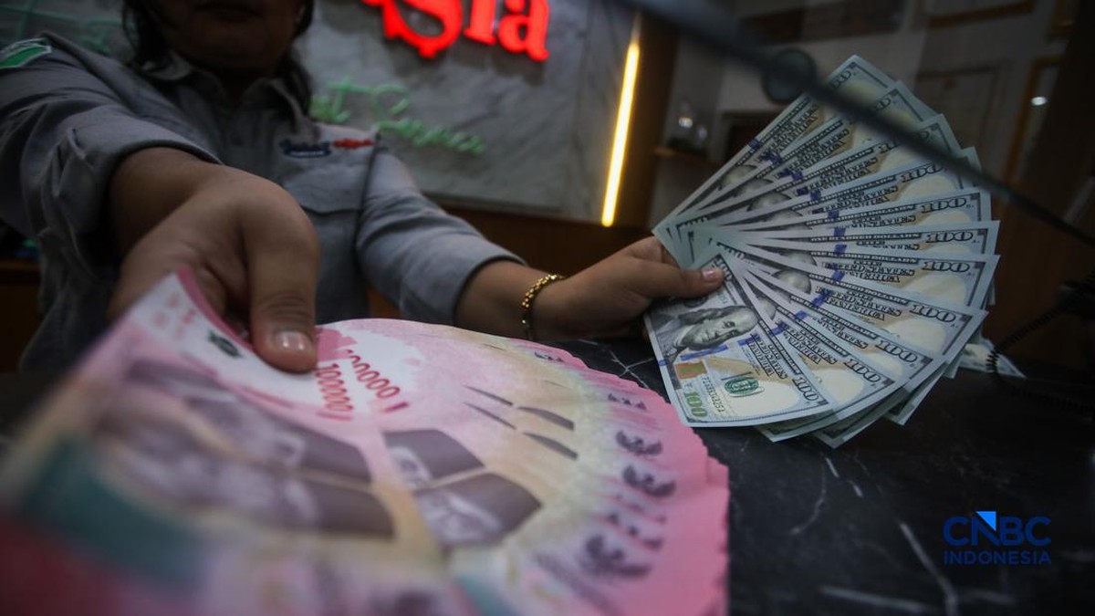 Rupiah Dibuka Perkasa, Dolar AS Turun ke Rp17.950