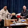Presiden Prabowo Subianto menerima kunjungan Perdana Menteri Thailand periode 2001–2006, Thaksin Shinawatra, beserta keluarga di kediaman pribadi Presiden di Kertanegara, pada Rabu malam, (8/7/2026). (Instagram/sekretariat.kabinet)