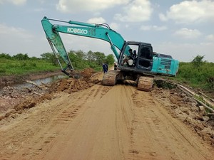 Warga Perbaiki Jalan Penghubung Muratara-Mura Secara Swadaya, Ini Kata Sekdes