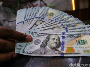 US Dollar Weakens to IDR 17,982