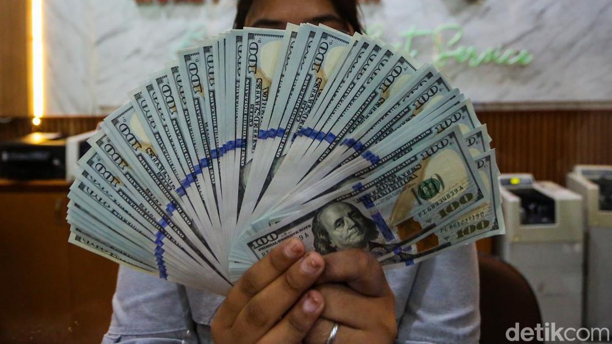 Ilustrasi berita Bisnis: Dolar AS Makin Dekat ke Rp 18.000!
