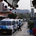 Sejumlah warga memanfaatkan layanan Mikrotrans JakLingko di Terminal Blok M, Jakarta, Rabu (8/7/2026). (CNBC Indonesia/Faisal Rahman)