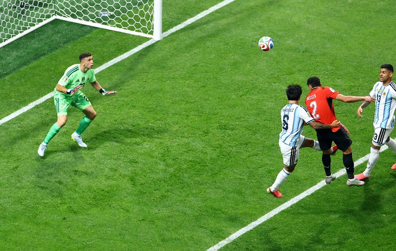 Soccer Football - FIFA World Cup 2026 - Round of 16 - Argentina v Egypt - Atlanta Stadium, Atlanta, Georgia, U.S. - July 7, 2026 Argentina's Lionel Messi is thrown in the air in celebration by teammates after the match as Argentina qualify for the quarter finals of the World Cup IMAGN IMAGES via Reuters/Brett Davis     TPX IMAGES OF THE DAY