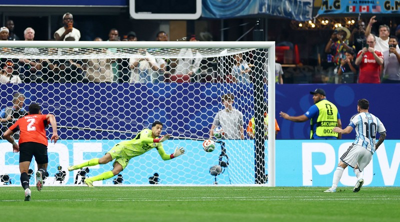 Soccer Football - FIFA World Cup 2026 - Round of 16 - Argentina v Egypt - Atlanta Stadium, Atlanta, Georgia, U.S. - July 7, 2026 Argentina's Lionel Messi is thrown in the air in celebration by teammates after the match as Argentina qualify for the quarter finals of the World Cup IMAGN IMAGES via Reuters/Brett Davis     TPX IMAGES OF THE DAY
