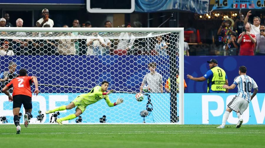 Soccer Football - FIFA World Cup 2026 - Round of 16 - Argentina v Egypt - Atlanta Stadium, Atlanta, Georgia, U.S. - July 7, 2026 Egypt's Mostafa Shoubir saves a penalty missed by Argentina's Lionel Messi REUTERS/Carlos Barria
