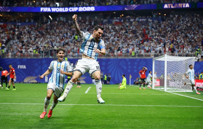 Soccer Football - FIFA World Cup 2026 - Round of 16 - Argentina v Egypt - Atlanta Stadium, Atlanta, Georgia, U.S. - July 7, 2026 Argentina's Lionel Messi is thrown in the air in celebration by teammates after the match as Argentina qualify for the quarter finals of the World Cup IMAGN IMAGES via Reuters/Brett Davis     TPX IMAGES OF THE DAY
