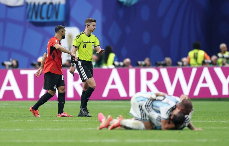 Soccer Football - FIFA World Cup 2026 - Round of 16 - Argentina v Egypt - Atlanta Stadium, Atlanta, Georgia, U.S. - July 7, 2026 Argentina's Lionel Messi is thrown in the air in celebration by teammates after the match as Argentina qualify for the quarter finals of the World Cup IMAGN IMAGES via Reuters/Brett Davis     TPX IMAGES OF THE DAY
