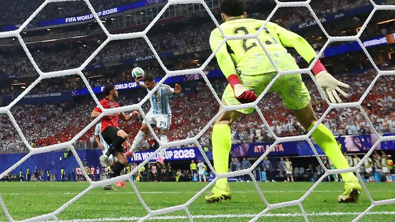 Soccer Football - FIFA World Cup 2026 - Round of 16 - Argentina v Egypt - Atlanta Stadium, Atlanta, Georgia, U.S. - July 7, 2026 Argentina's Enzo Fernandez scores their third goal REUTERS/Amanda Perobelli