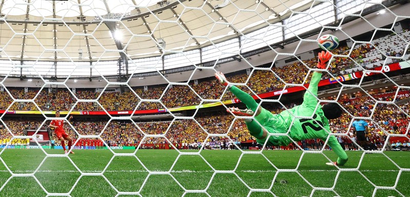 Soccer Football - FIFA World Cup 2026 - Round of 16 - Switzerland v Colombia - BC Place, Vancouver, Canada - July 7, 2026 Switzerland's Djibril Sow and teammates celebrate after the penalty shootout as Switzerland qualify for the quarter finals of the World Cup IMAGN IMAGES via Reuters/Simon Fearn     TPX IMAGES OF THE DAY