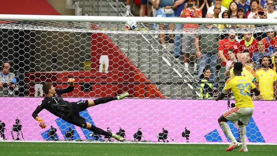 Soccer Football - FIFA World Cup 2026 - Round of 16 - Switzerland v Colombia - BC Place, Vancouver, Canada - July 7, 2026 Colombia's Davinson Sanchez misses a penalty during the penalty shootout REUTERS/Albert Gea     TPX IMAGES OF THE DAY