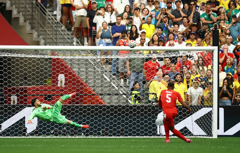 Soccer Football - FIFA World Cup 2026 - Round of 16 - Switzerland v Colombia - BC Place, Vancouver, Canada - July 7, 2026 Switzerland's Djibril Sow and teammates celebrate after the penalty shootout as Switzerland qualify for the quarter finals of the World Cup IMAGN IMAGES via Reuters/Simon Fearn     TPX IMAGES OF THE DAY