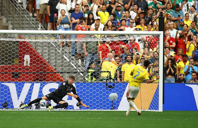 Soccer Football - FIFA World Cup 2026 - Round of 16 - Switzerland v Colombia - BC Place, Vancouver, Canada - July 7, 2026 Switzerland's Djibril Sow and teammates celebrate after the penalty shootout as Switzerland qualify for the quarter finals of the World Cup IMAGN IMAGES via Reuters/Simon Fearn     TPX IMAGES OF THE DAY